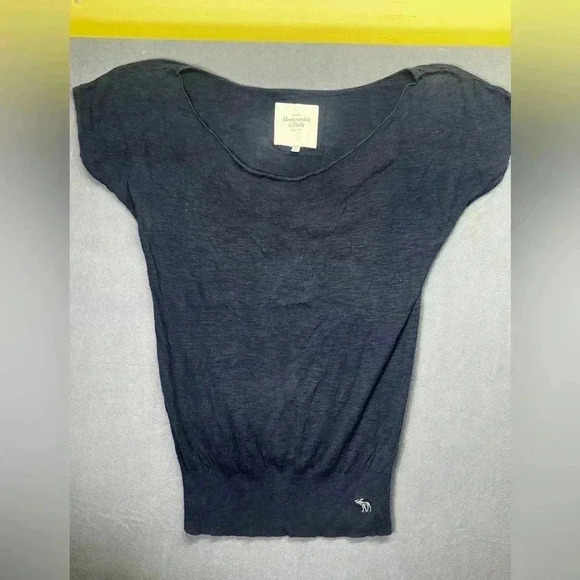 Abercrombie & Fitch Short sleeve Vneck Shirt Womens M Light Soft Comfy 0987 - Picture 1 of 6